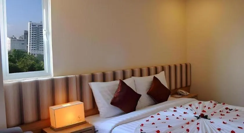 Begonia Nha Trang Hotel 4*,